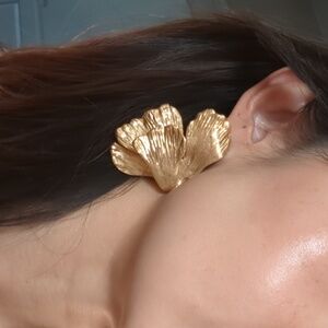 ZARA LEAF EARRINGS GOLDEN NWT